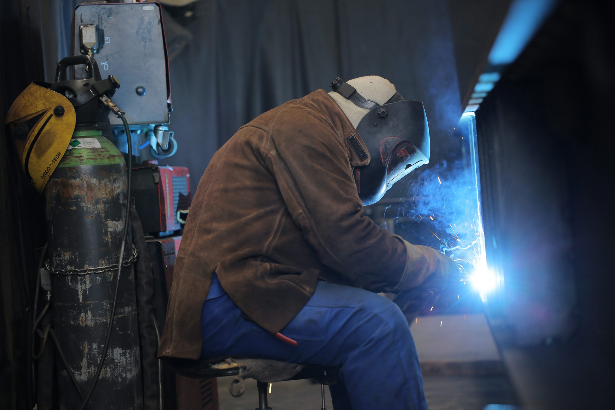 Schweißer: „heiß' begehrt, die Funken fliegen - Maschinenbau Hahn